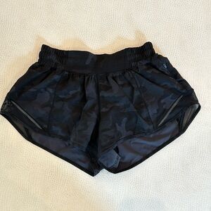 Lululemon Hotty Hot Low Rise 2.5 Shorts